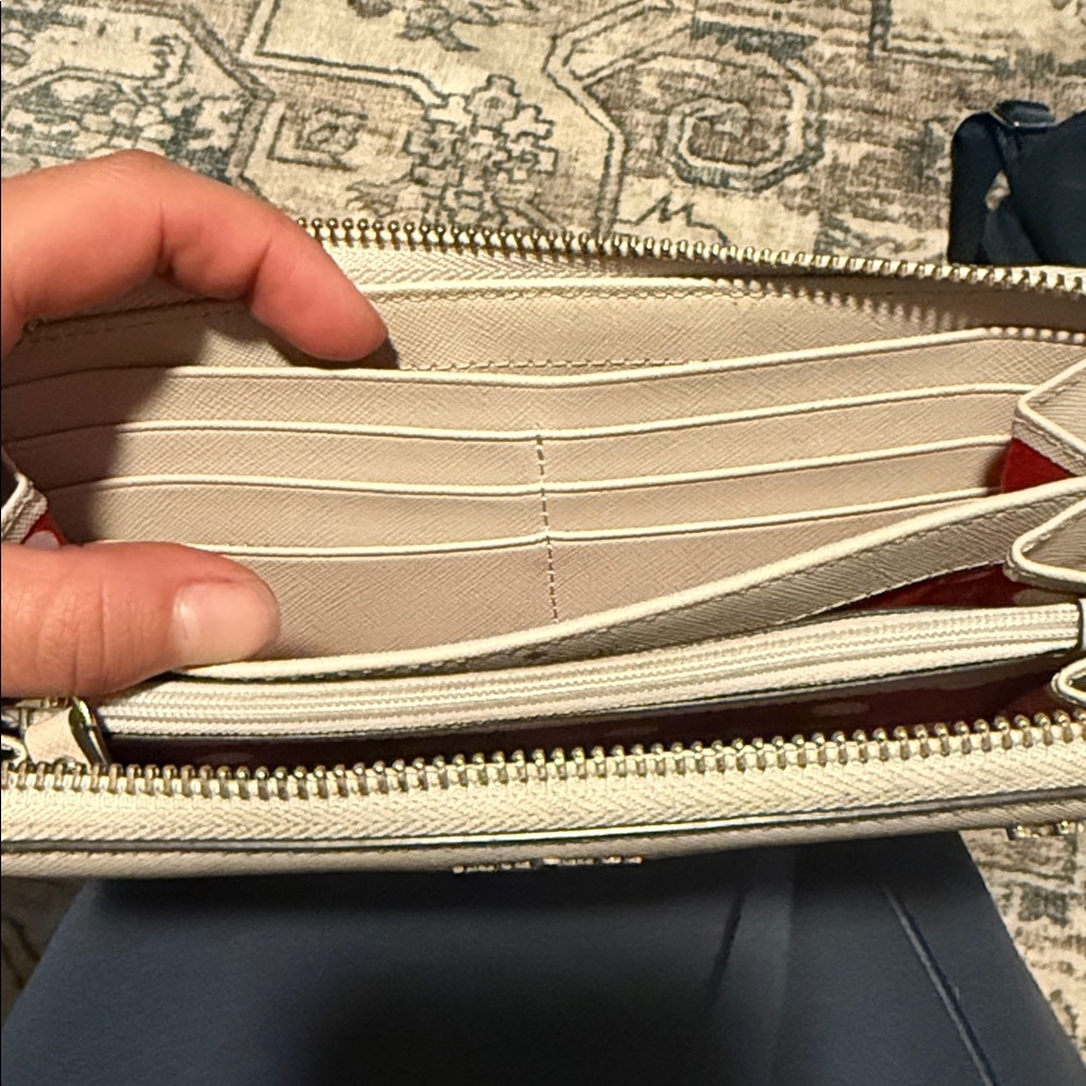Kate Spade Beige Wallet with Minnie Mouse Motif - Picture 4 of 4